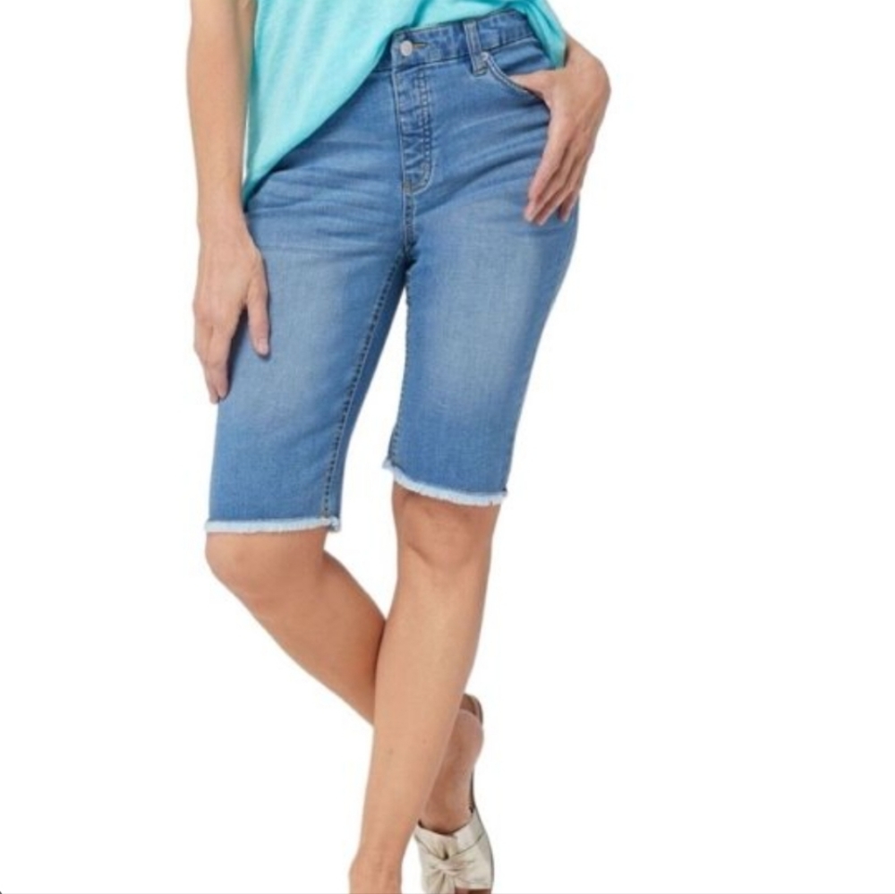 Old Navy Sweet Heart Bermuda Shorts, size  2